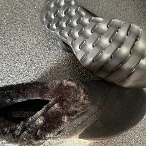 Skechers Women's Black Fur-Lined Slippers